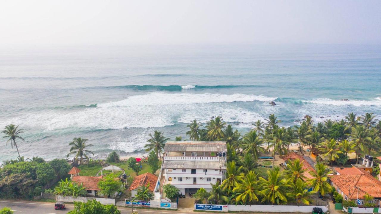 Jayanthi Surf Dreams Hotel Midigama Exterior photo